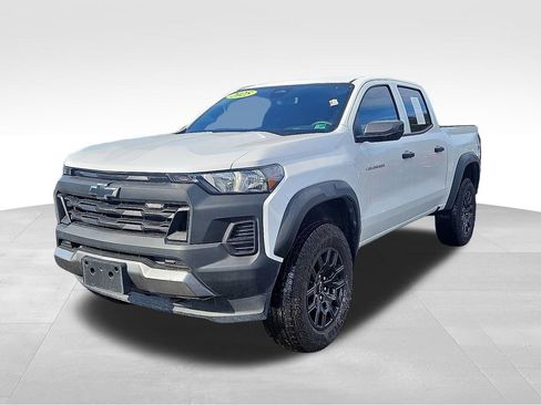 Used 2025 Chevrolet Colorado Trail Boss image 3