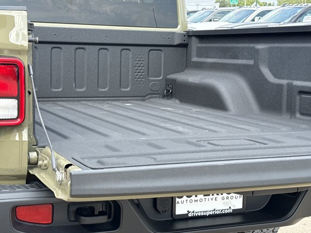 Used 2025 Jeep Gladiator Sport AWD/4WD image 9