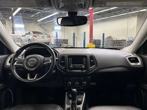 Used 2018 Jeep Compass Latitude w/ Cold Weather Group AWD/4WD image 19