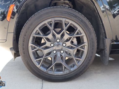 Used 2023 Jeep Grand Cherokee L Summit AWD/4WD image 10