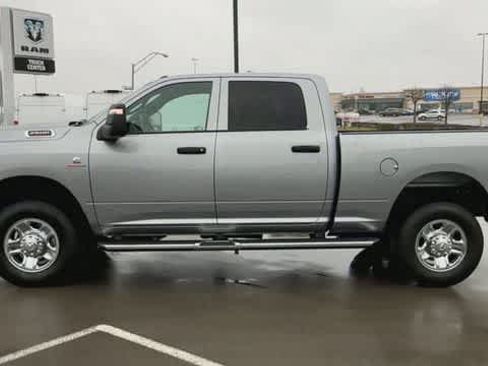 Used 2024 RAM 2500 Tradesman w/ Chrome Appearance Group AWD/4WD image 5