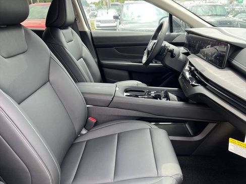 Used 2025 Nissan Murano SV FWD image 8