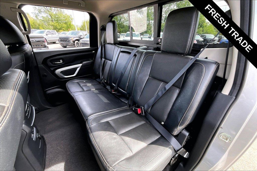 Used 2017 Nissan Titan SL w/ SL Towing Convenience Package RWD image 6