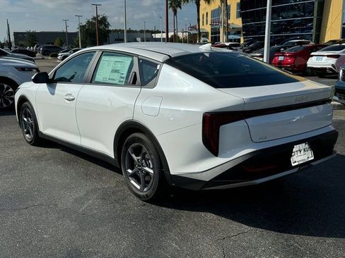 New 2025 Kia K4 LXS image 3
