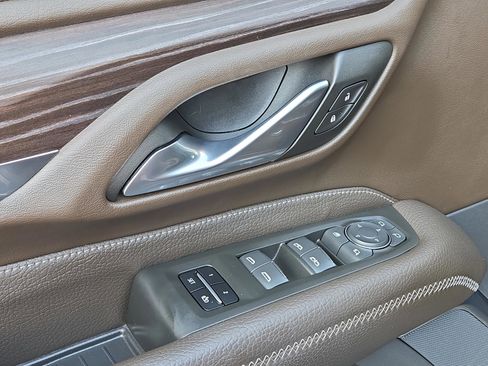 Used 2022 GMC Yukon Denali w/ Denali Premium Package image 14