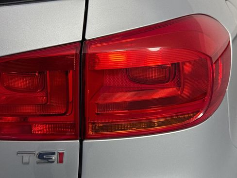 Used 2018 Volkswagen Tiguan Limited w/ Premium Package FWD image 34