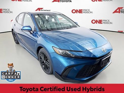 Certified 2025 Toyota Camry SE FWD image 1