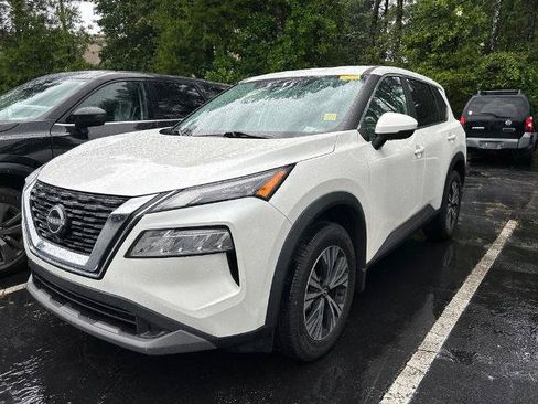 Certified 2022 Nissan Rogue SV FWD image 1