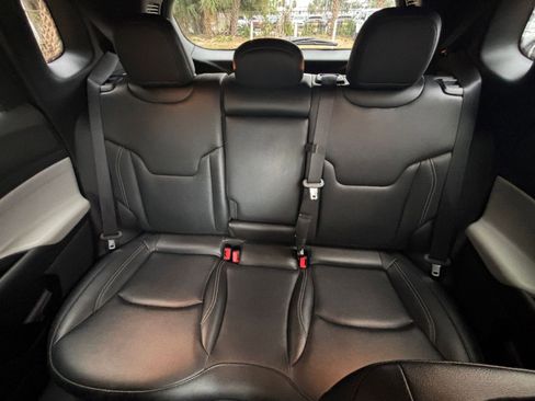 Used 2025 Jeep Compass Limited image 39