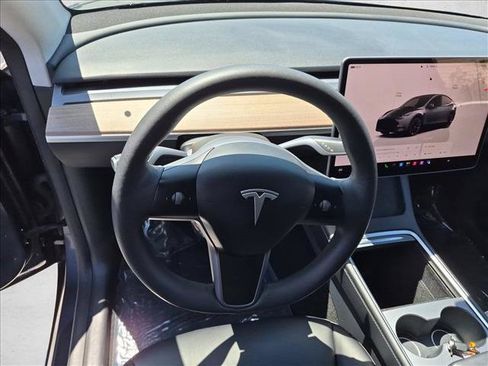 Used 2023 Tesla Model Y Long Range AWD/4WD image 11