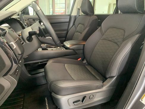 Used 2022 Nissan Pathfinder SV FWD image 10