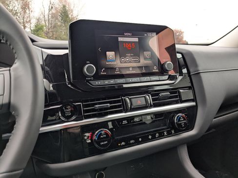 New 2025 Nissan Pathfinder SV image 13