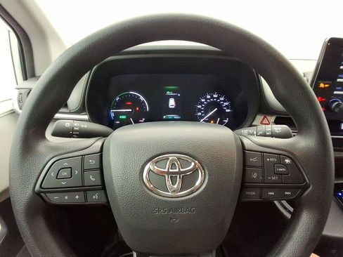 Used 2024 Toyota Sienna LE FWD image 19