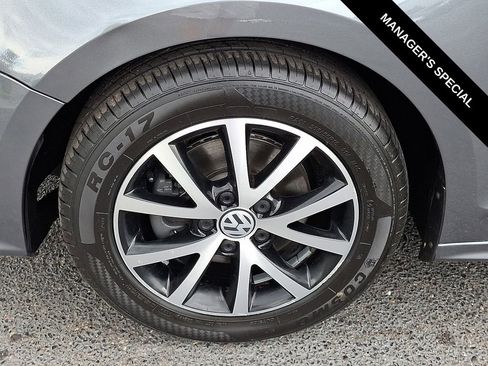 Used 2018 Volkswagen Jetta SE image 11