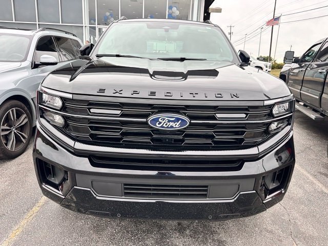 Used 2027 Ford Expedition Platinum w/ Stealth Performance Package AWD/4WD image 3