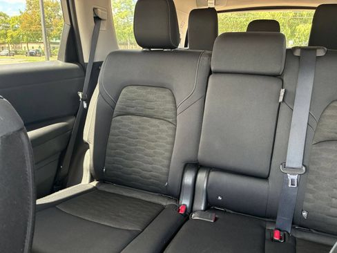 Used 2025 Nissan Pathfinder SV FWD image 37