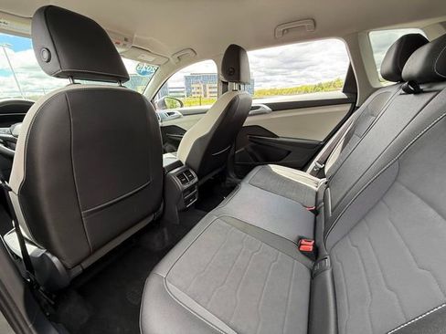 Used 2025 Volkswagen Taos SE AWD/4WD image 26