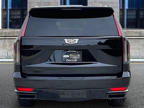 Used 2023 Cadillac Escalade Sport Platinum w/ LPO, ONYX Package AWD/4WD image 4