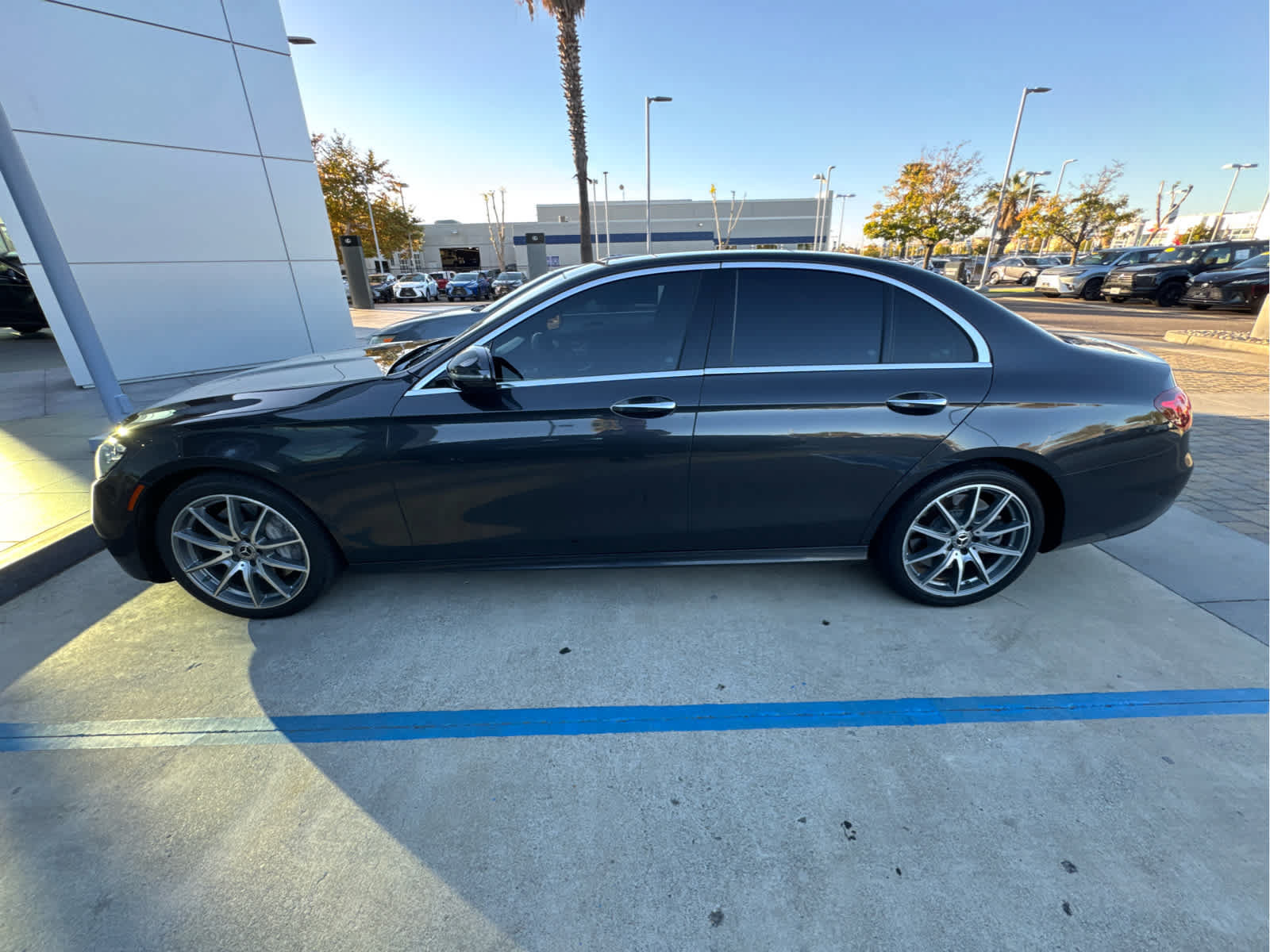 Used 2022 Mercedes-Benz E 450 4MATIC Sedan image 2