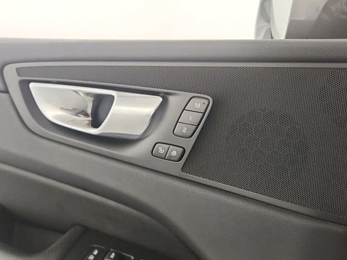 Used 2022 Volvo XC60 B5 Momentum image 23