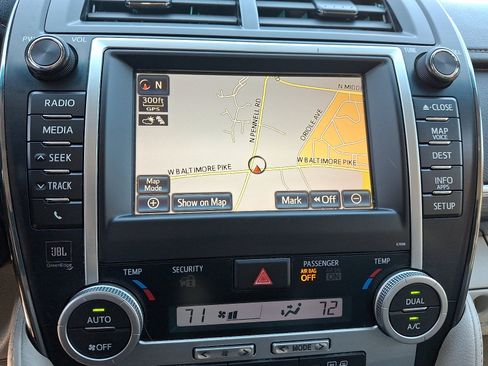 Used 2014 Toyota Camry XLE w/ Leather Package image 18