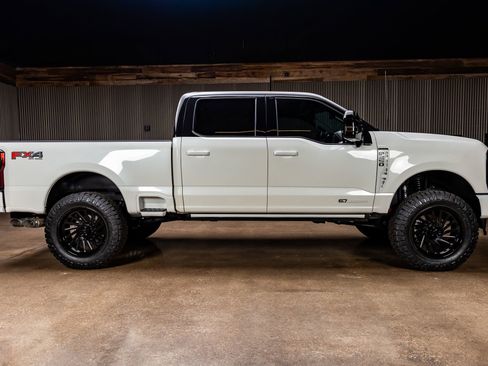 Used 2024 Ford F250 Platinum image 11