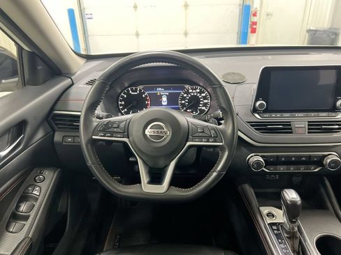 Used 2022 Nissan Altima 2.5 SR w/ Midnight Edition Package FWD image 11