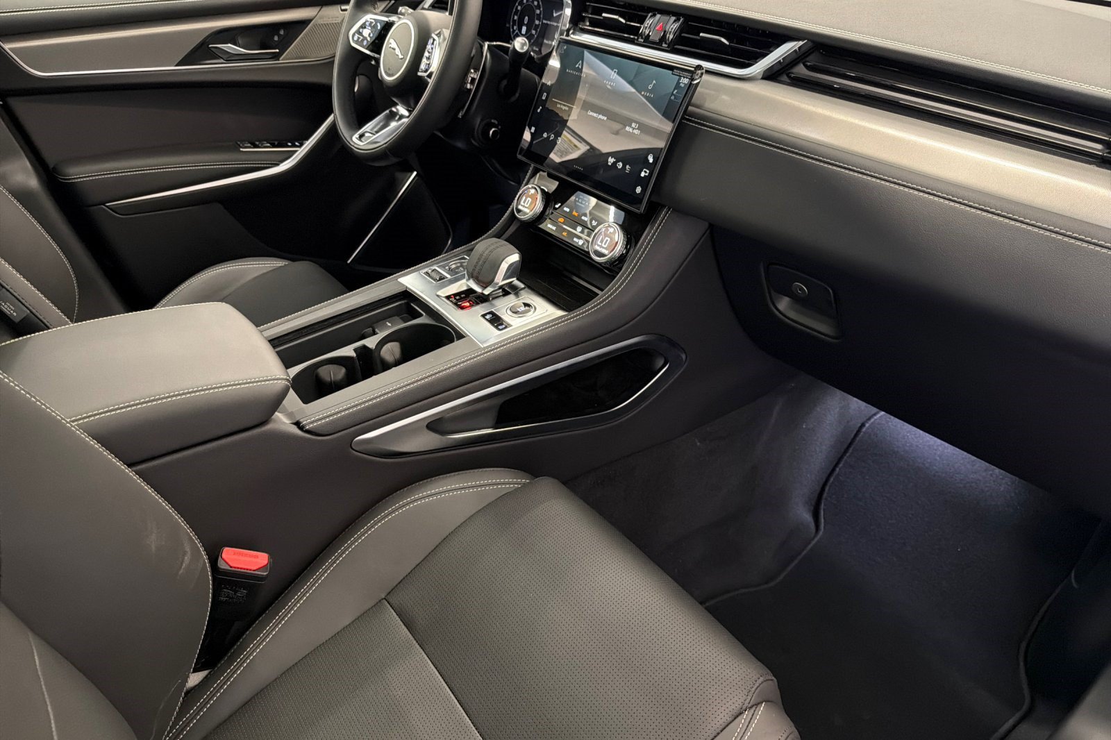 New 2026 Jaguar F-PACE R-Dynamic S AWD/4WD image 28
