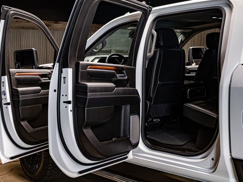 Used 2025 GMC Sierra 3500 Denali w/ Denali Reserve Package image 29