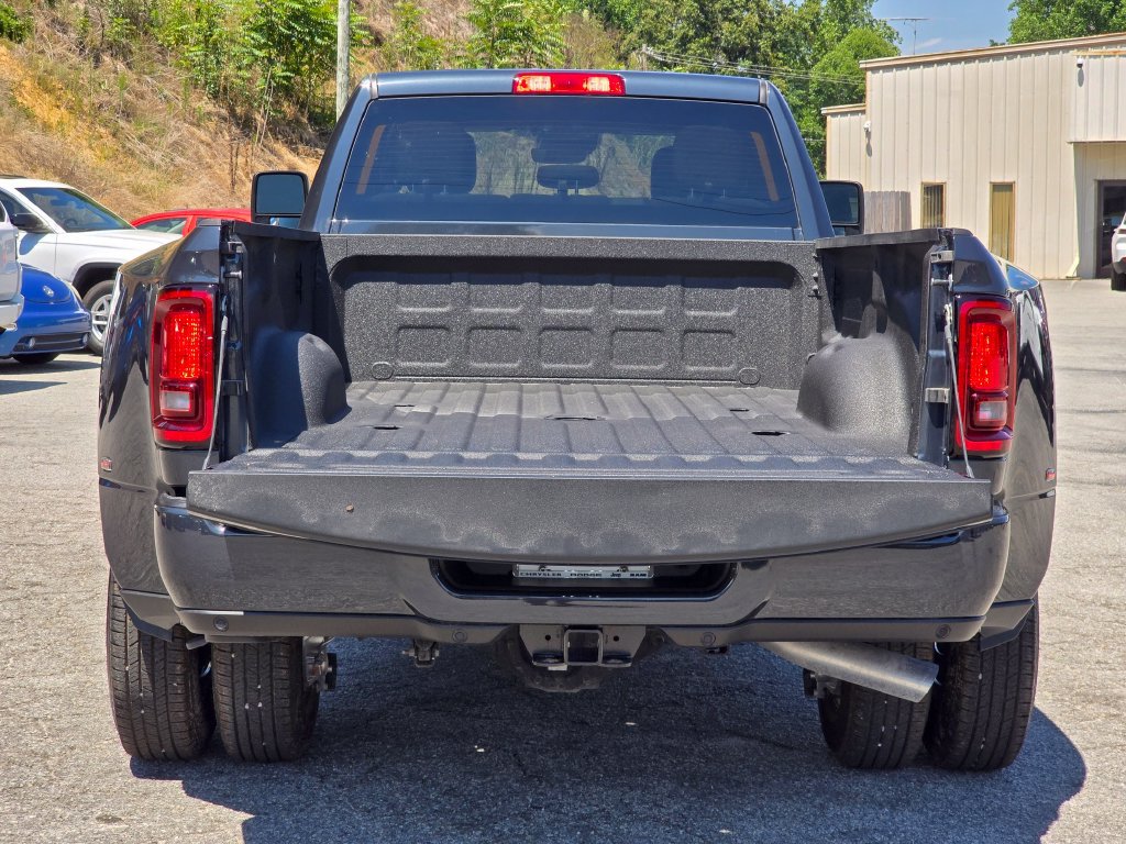 New 2026 RAM 3500 Big Horn AWD/4WD image 14