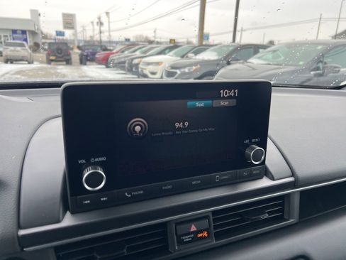 Certified 2025 Honda Pilot Sport image 12