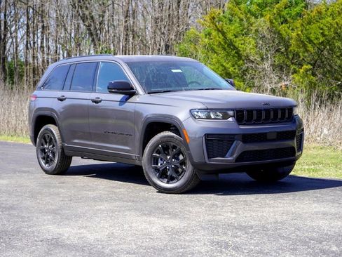 New 2026 Jeep Grand Cherokee Altitude RWD image 2