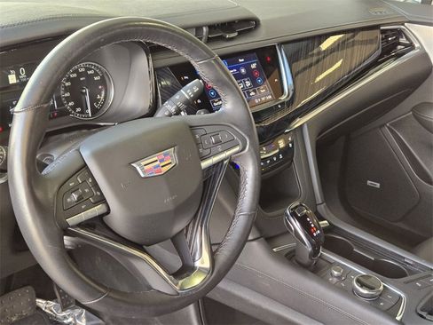 Used 2025 Cadillac XT6 Premium Luxury image 11