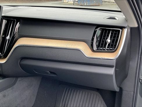 New 2026 Volvo XC60 B5 Ultra w/ Climate Package image 28