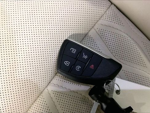 Used 2022 Buick Envision Avenir w/ Technology Package II FWD image 12