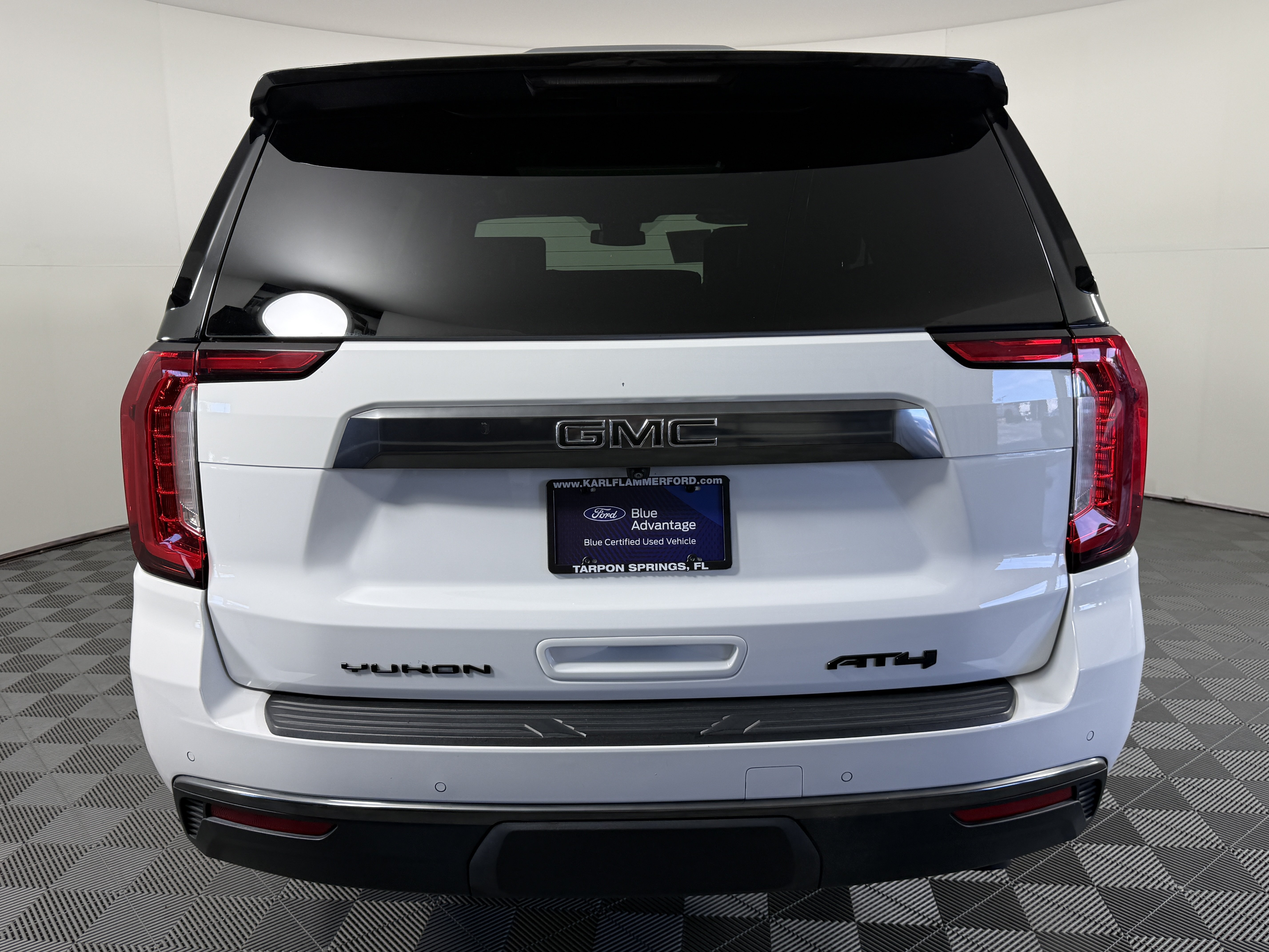 Used 2023 GMC Yukon AT4 w/ AT4 Premium Package AWD/4WD image 4