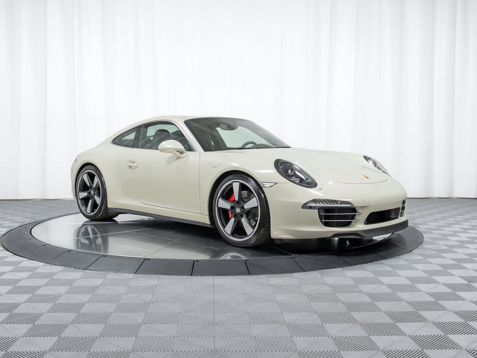 Certified 2014 Porsche 911 50th Anniversary Edition RWD image 9