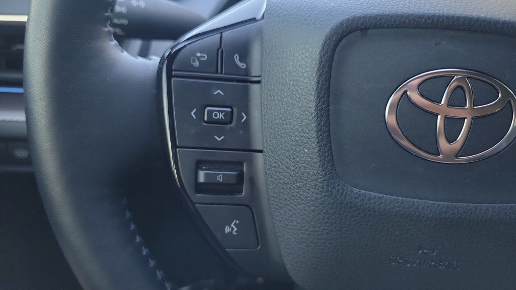 Used 2025 Toyota Prius XLE FWD image 19