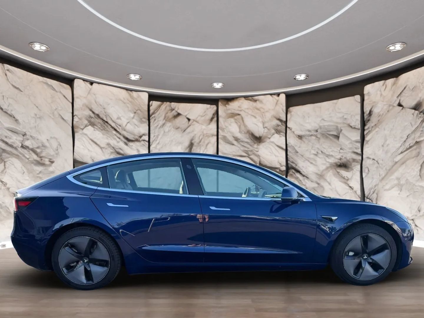Used 2018 Tesla Model 3 Long Range RWD image 4