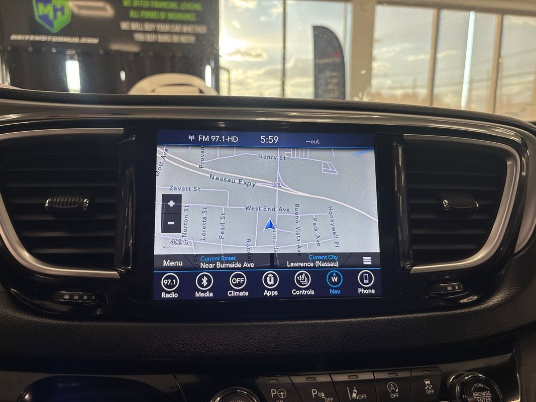 Used 2019 Chrysler Pacifica Touring-L Plus w/ Advanced Safetytec Group FWD image 40
