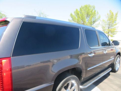 Used 2011 Cadillac Escalade ESV AWD image 10