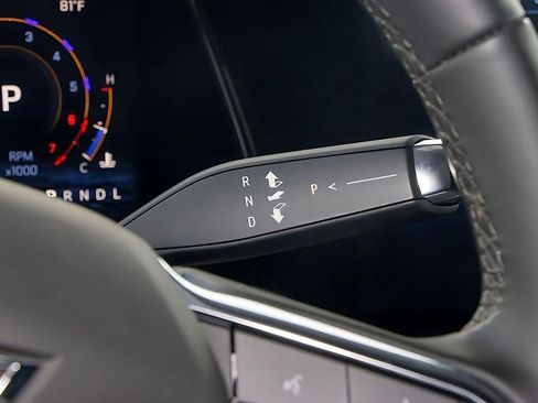 Used 2025 Chevrolet Suburban Z71 image 34