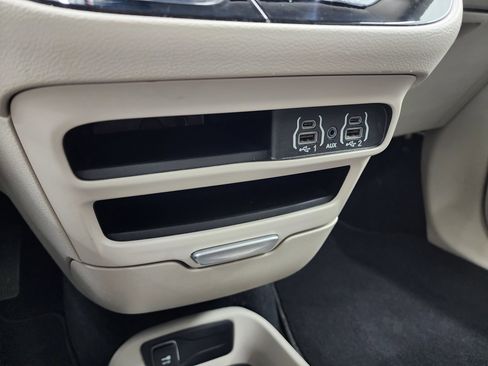 Used 2024 Chrysler Pacifica Touring-L image 46