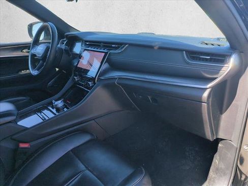 Used 2022 Jeep Grand Cherokee Overland w/ Luxury Tech Group IV image 19