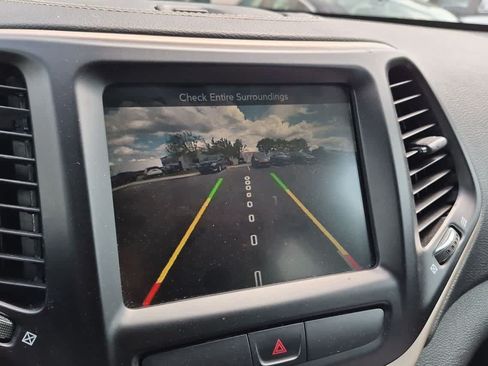 Used 2015 Jeep Cherokee Latitude FWD image 26