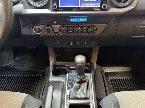 Used 2022 Toyota Tacoma TRD Off-Road AWD/4WD image 14