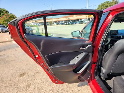 Used 2015 MAZDA MAZDA3 i Touring FWD image 9