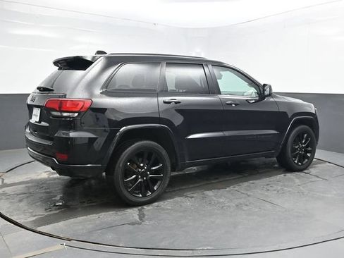 Used 2018 Jeep Grand Cherokee Altitude AWD/4WD image 7