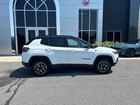 Certified 2025 Jeep Compass Trailhawk w/ Trailhawk Elite Group AWD/4WD image 8
