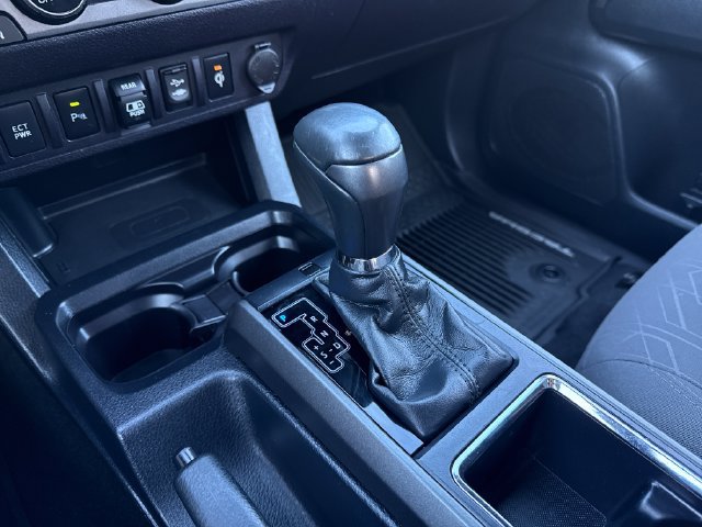Used 2018 Toyota Tacoma TRD Sport w/ Technology Package AWD/4WD image 25